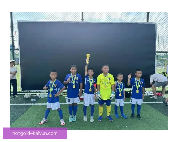 全球足球迷文化深度解析：激情与团结塑造独特身份，值得关注